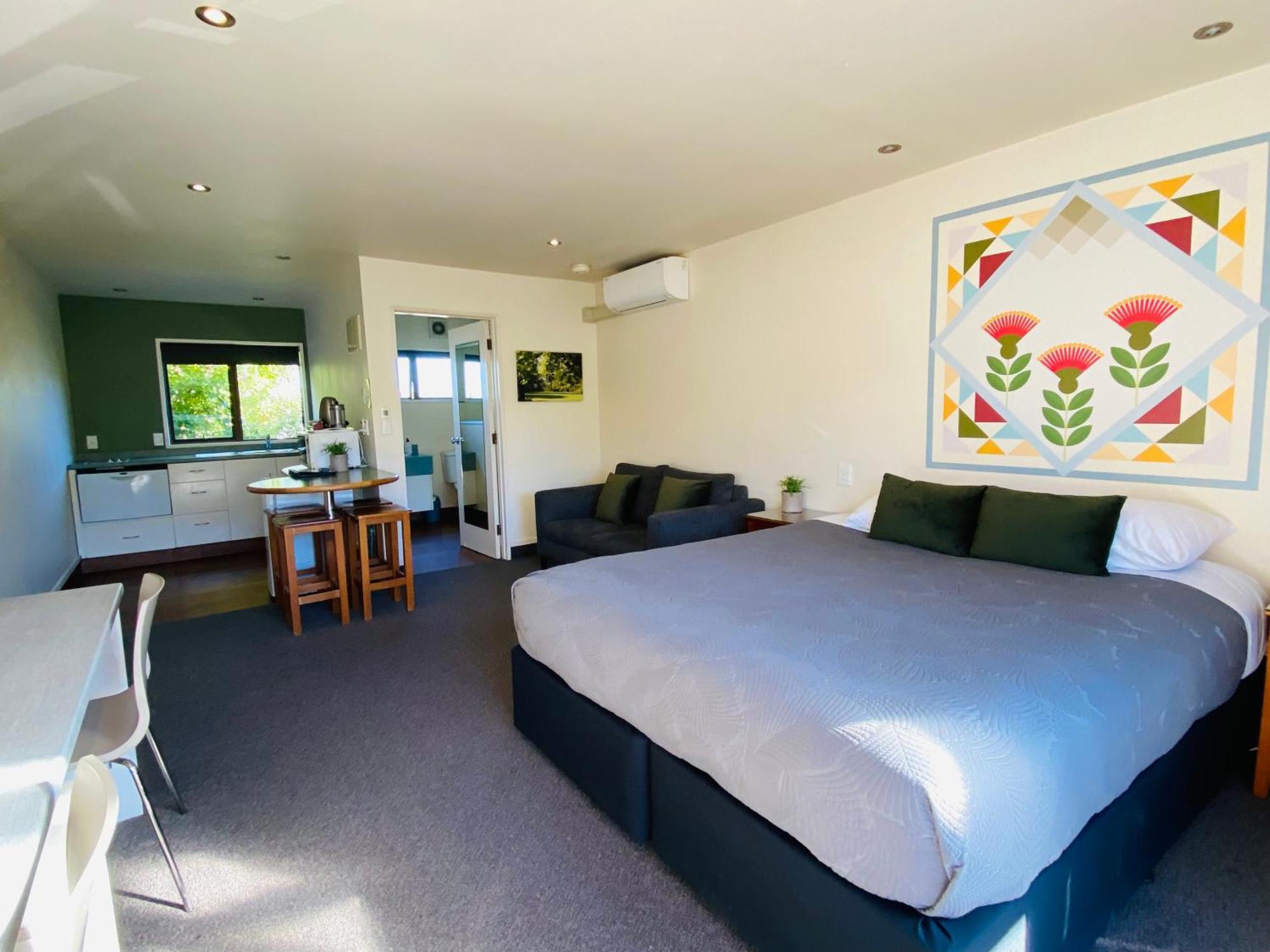 Commodore Motel Dunedin Exterior photo